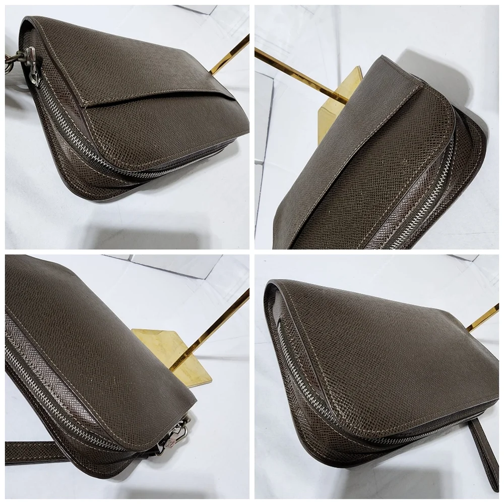 Louis Vuitton Moca Taiga Leather Baikal Men Wristlet Brown